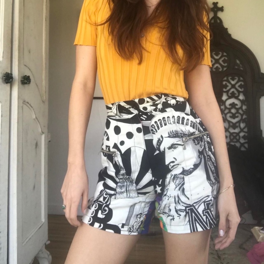 90s Vintage Versace NY New York Statue of Liberty shorts